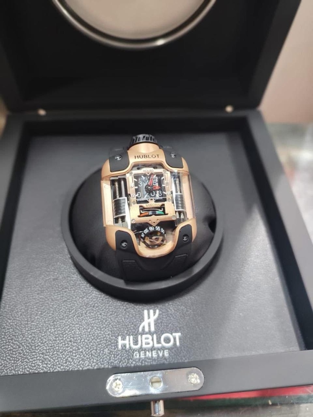 MP-05 LaFerrari King Gold 50-Day Power Reserve (Black & Gold)